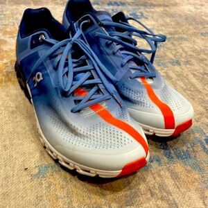 On cloudflow. Worn 1 time only.